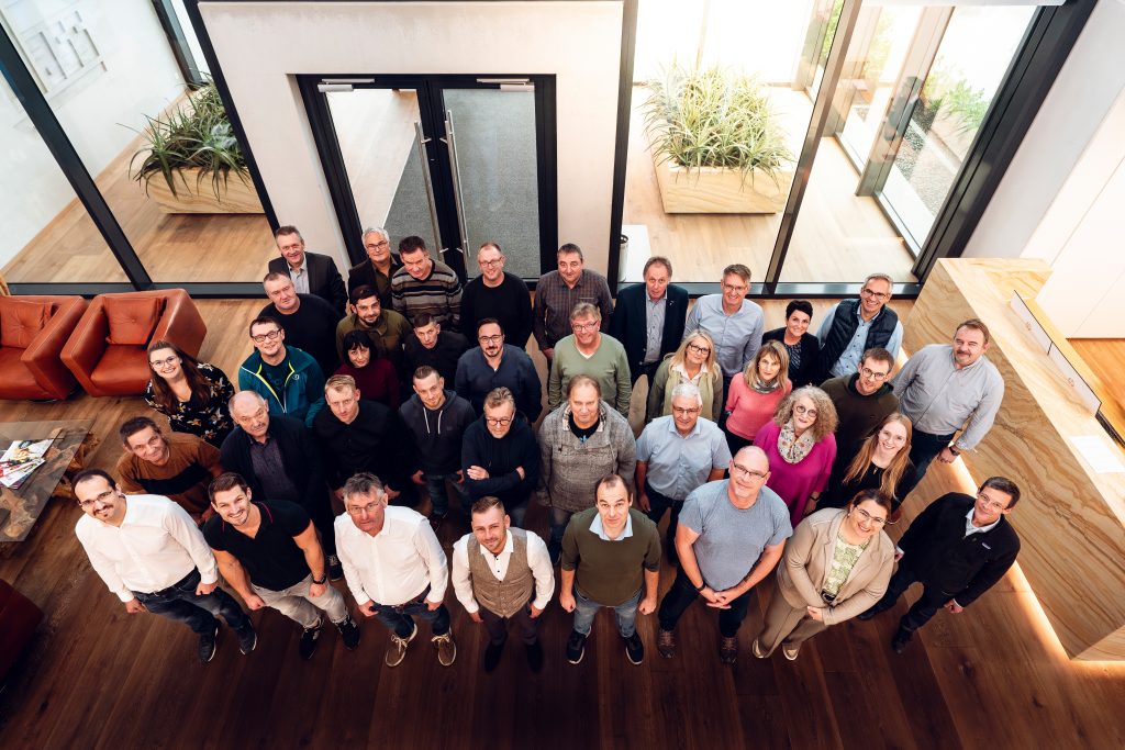 895 Jahre Glass 80 Jahre Kreuzer News Glass Bau