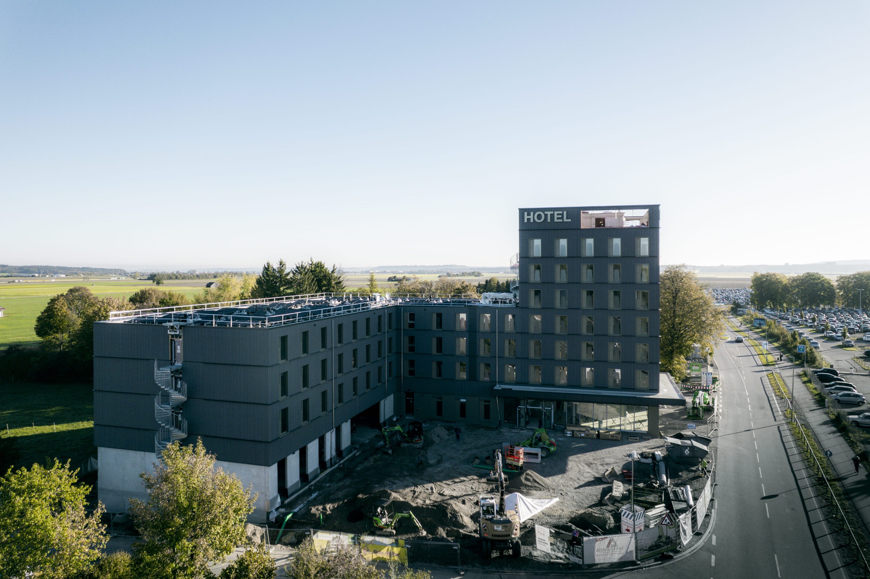 glass_flughafenhotel_memmingen_oktober_2026_flax_drohnenansicht
